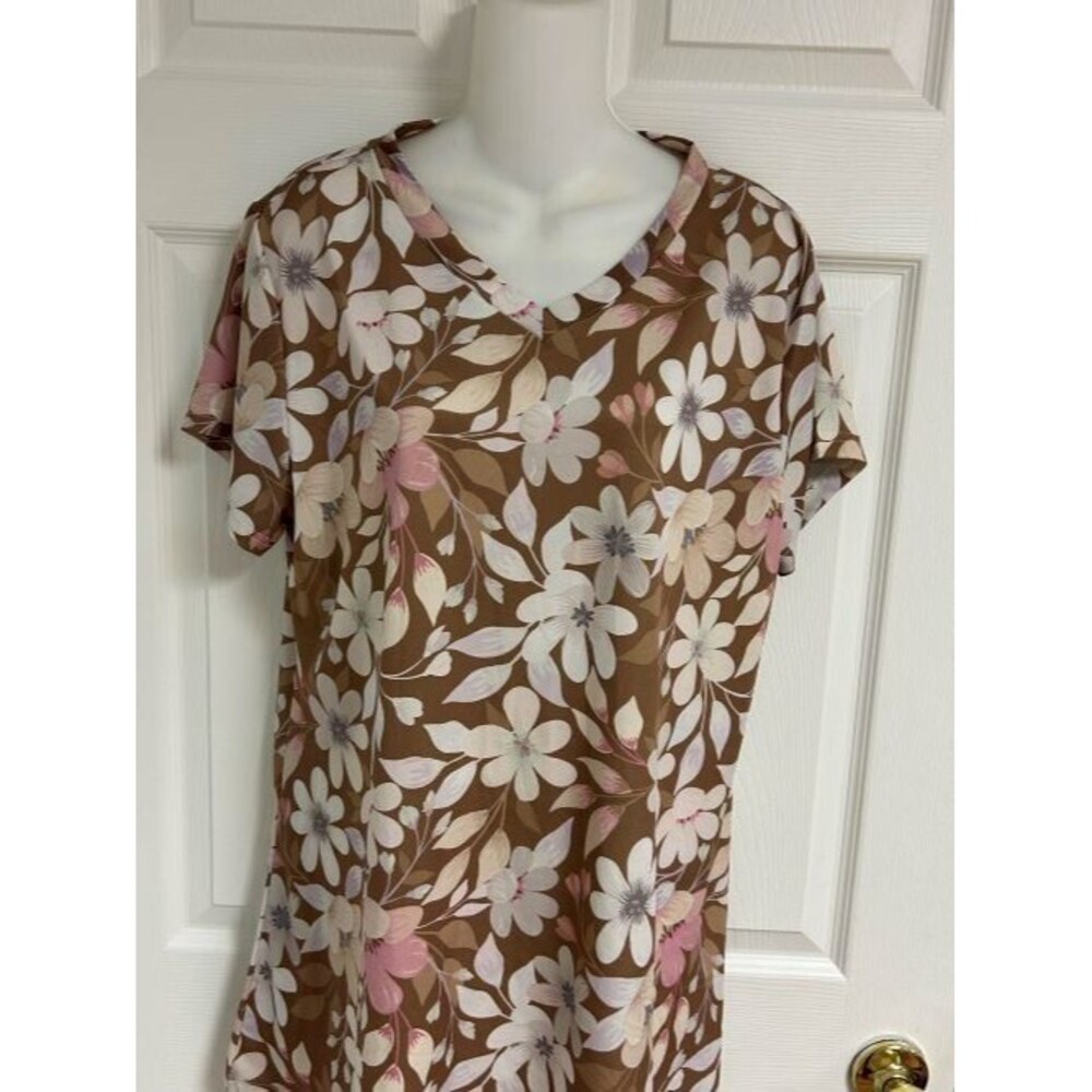 Bon Apple Tea - S/S - Brown/White/Pink Design - V-Neck - 1X